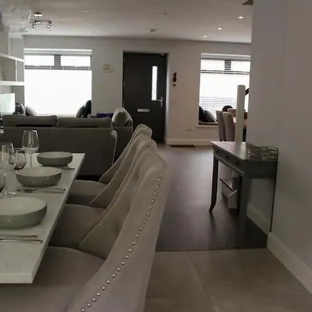 New Street - Holiday home *
